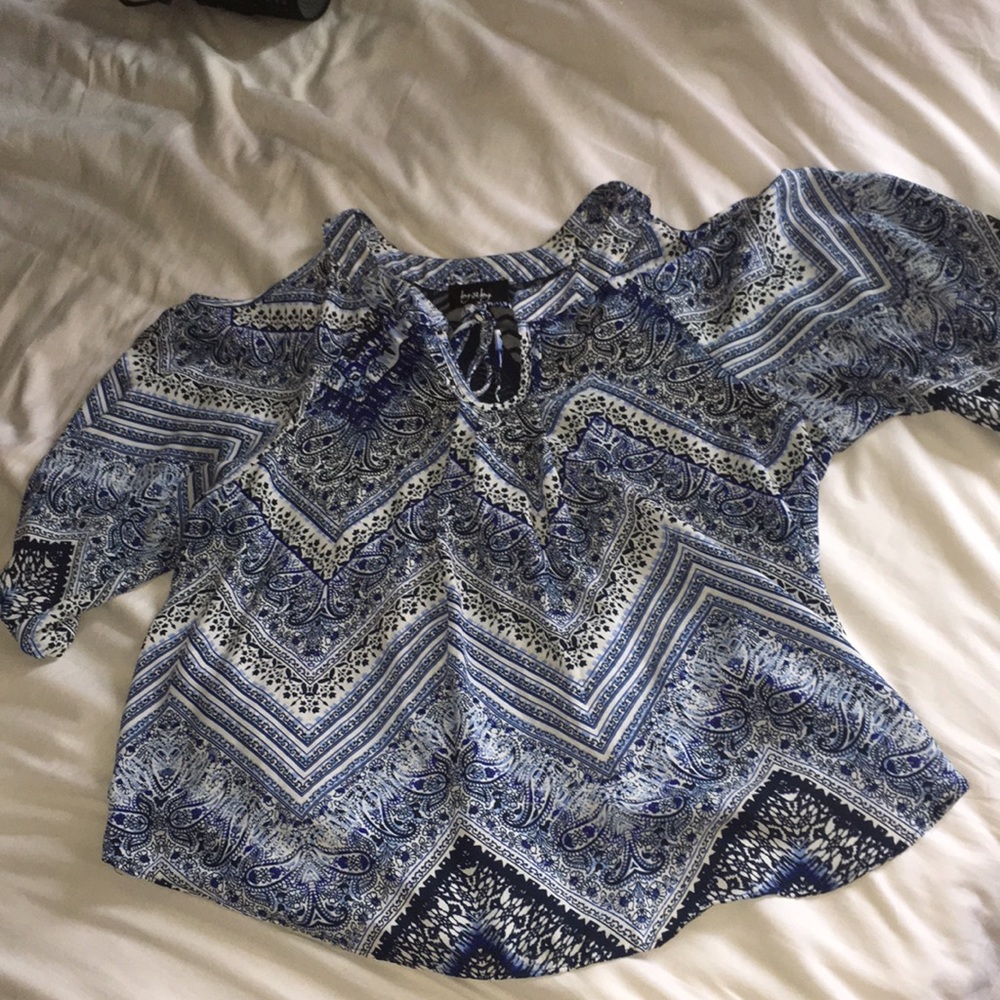 Mid sleeve Blue and white blouse